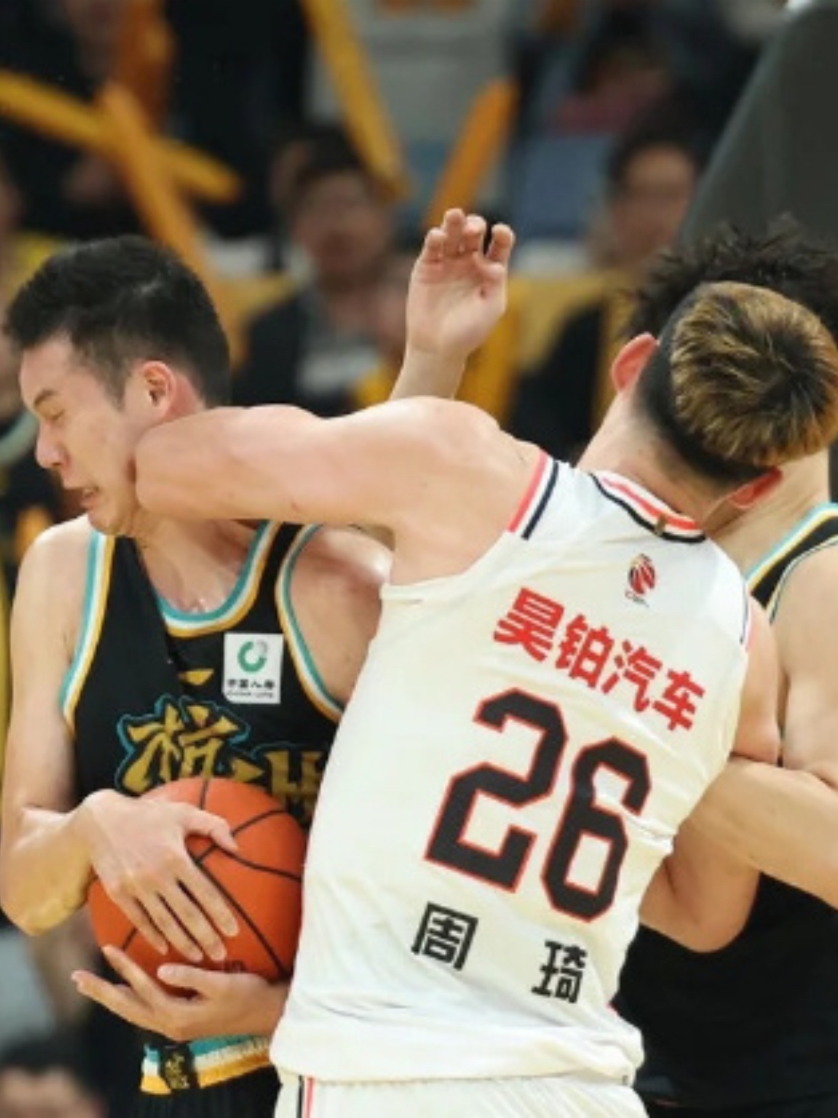 广东队完胜掘金，周琦惊艳四座