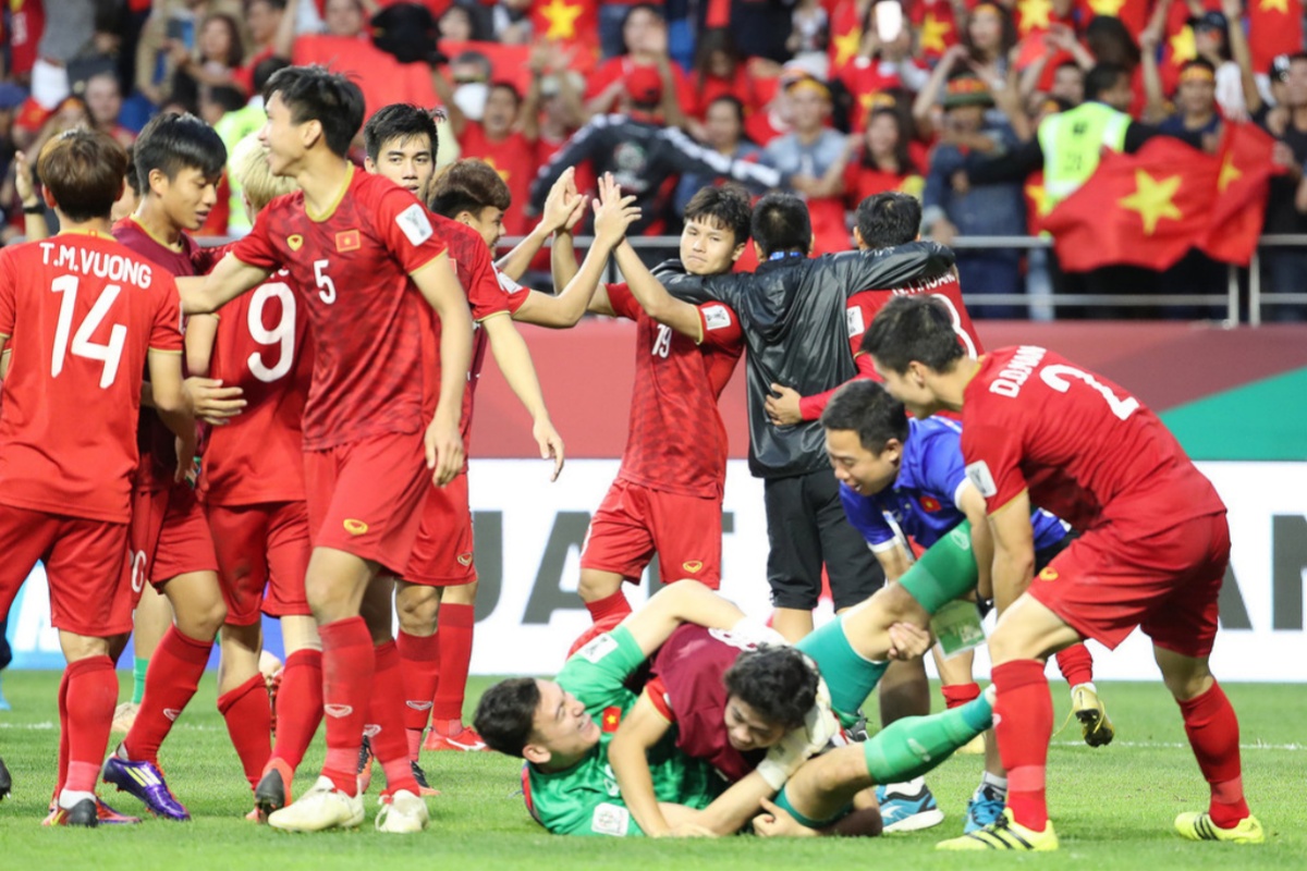 韩国队险胜印尼队，黄鸭组合统治全场