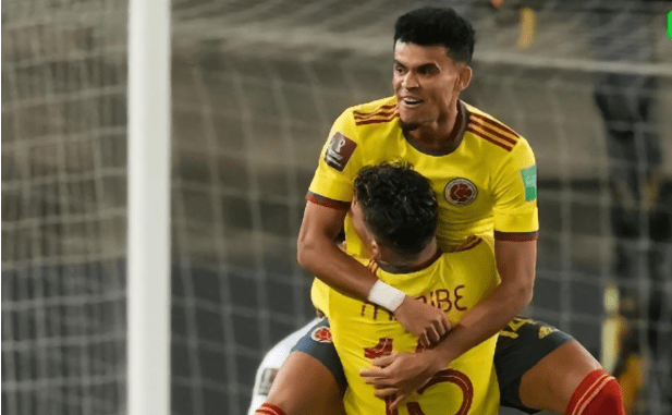 乌拉圭翻盘瑞士，马丁内利统治全场