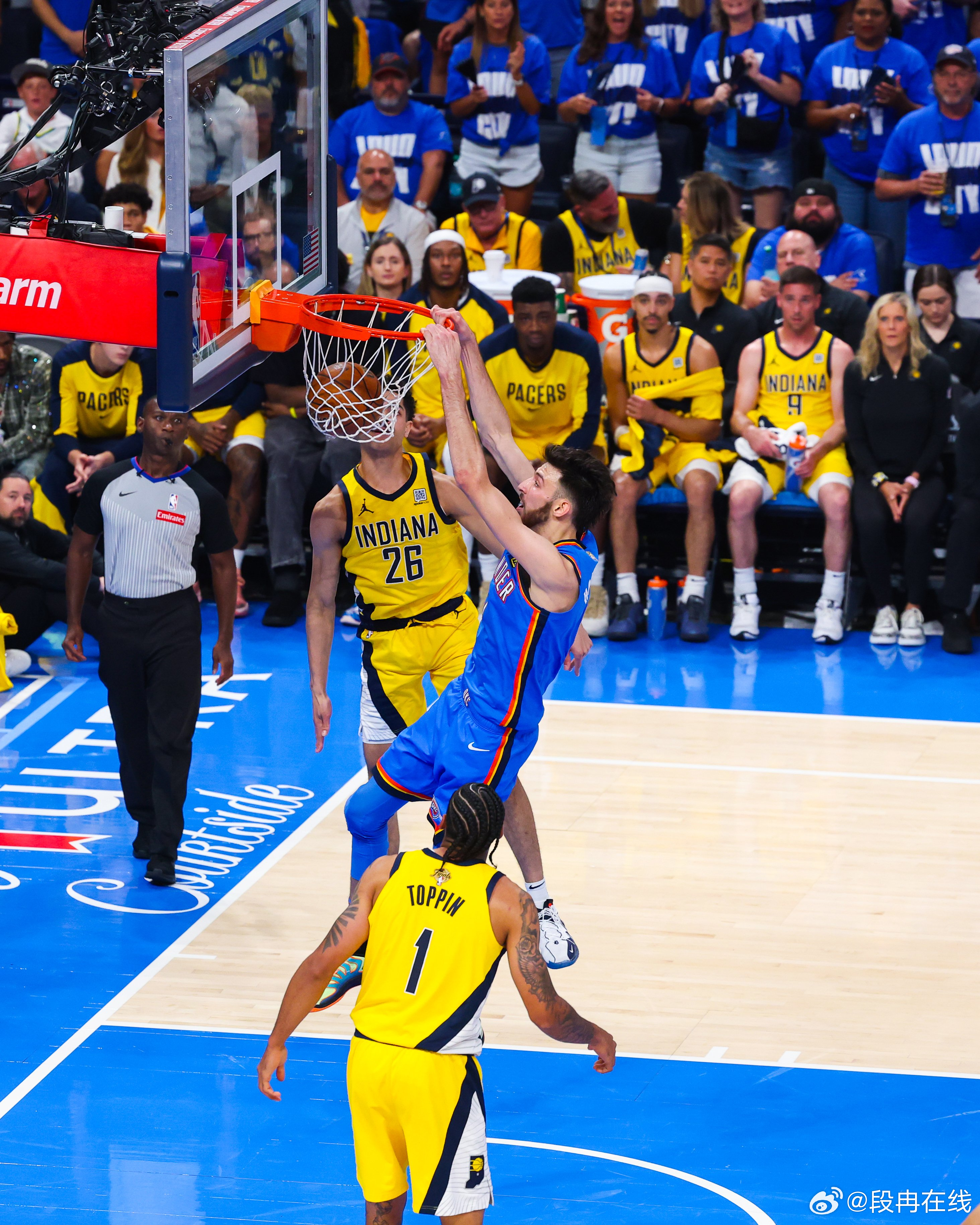 爵士逆转深圳队，范弗利特高光表现