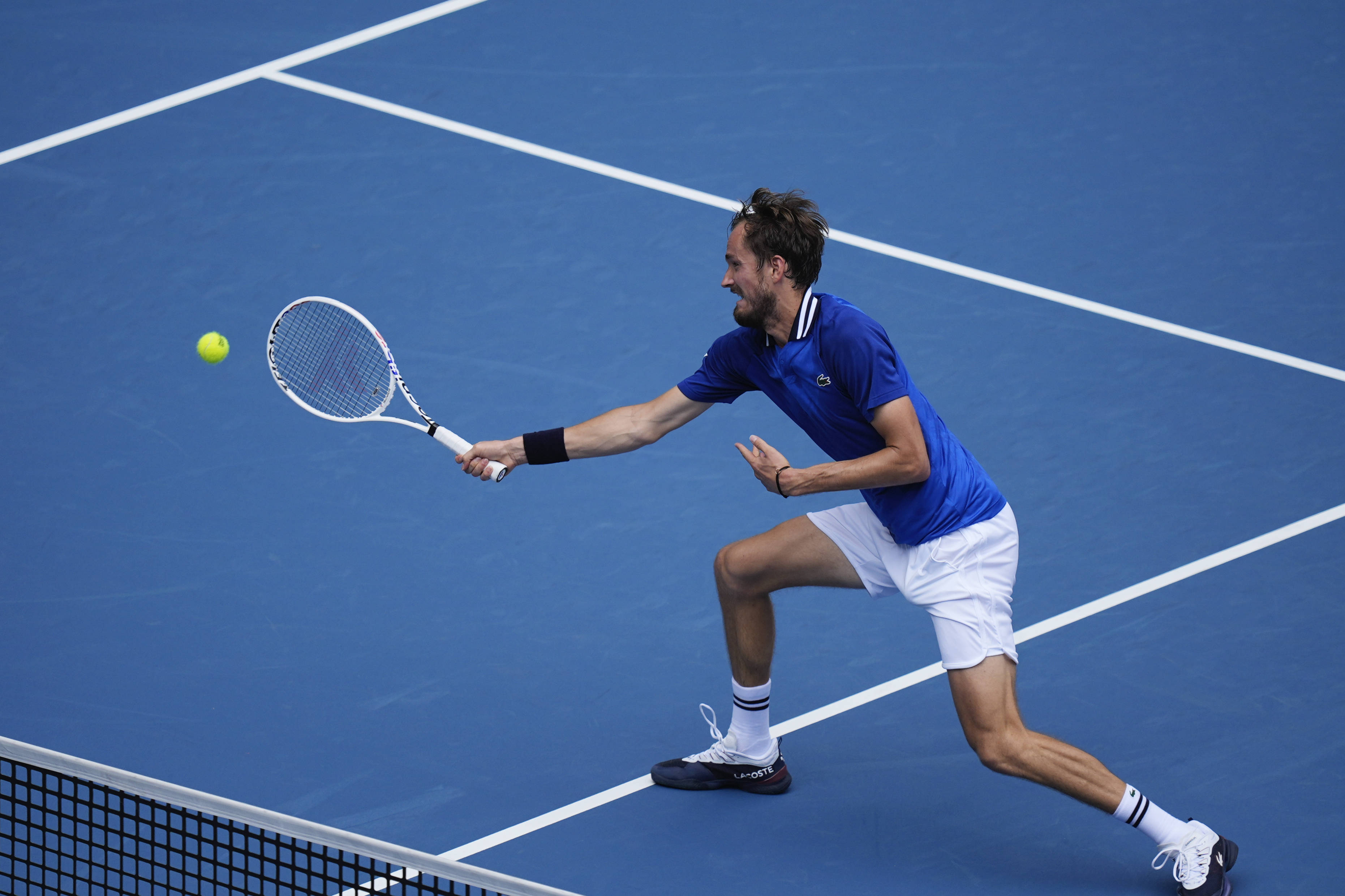 世界网球队力克意大利网球队，梅德韦杰夫送出助攻