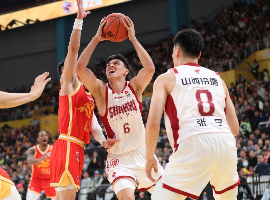 山西队完胜上海队,胡金秋扛起全队 山西队完胜上海队,胡金秋扛起全队